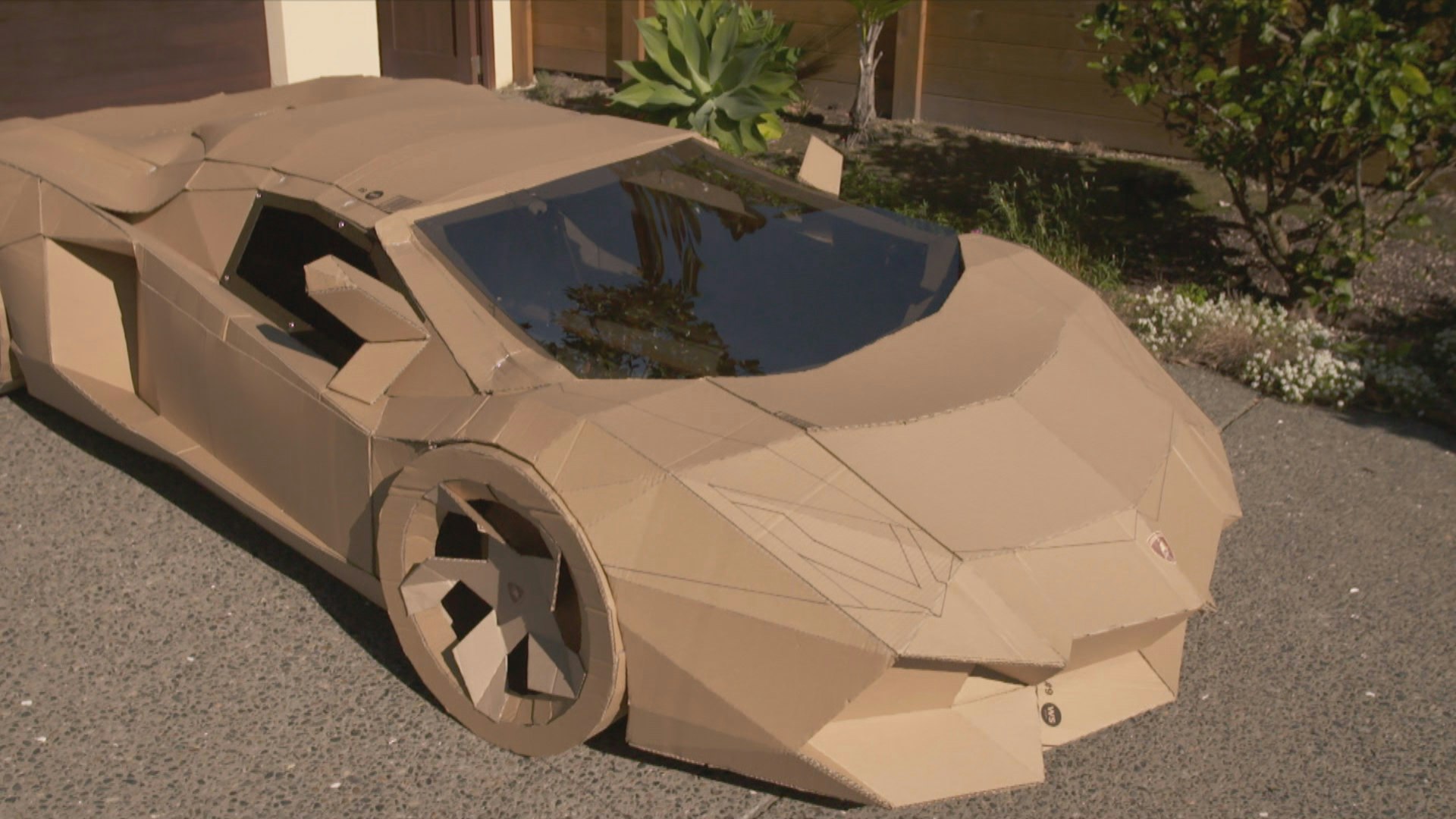 Watch Seven Sharp Auckland teen auctioning his cardboard Lamborghini  creation for charity | TVNZ+